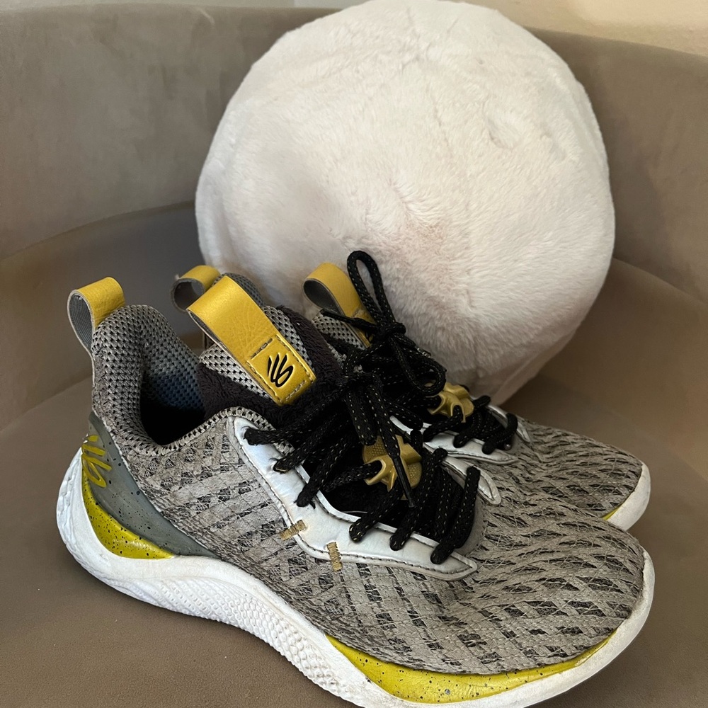Under Armour Kids' Gray and Yellow Sneakers #curry #basketball 5.5